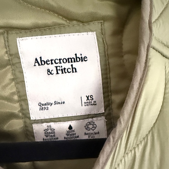 Abercrombie & Fitch Light Sage Quilted Puffer Jacket - Picture 3 of 3
